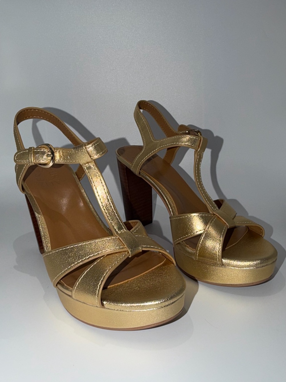 Naturalizer Metallic Gold Platform T‑Strap Block Heel Sandals 7.5 wide width